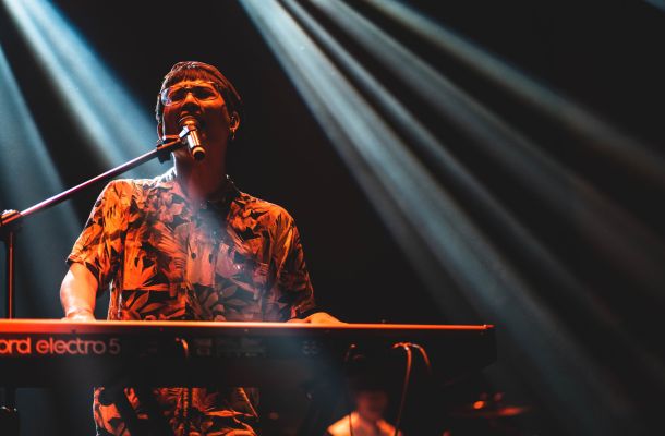 imagen contrato de artistas