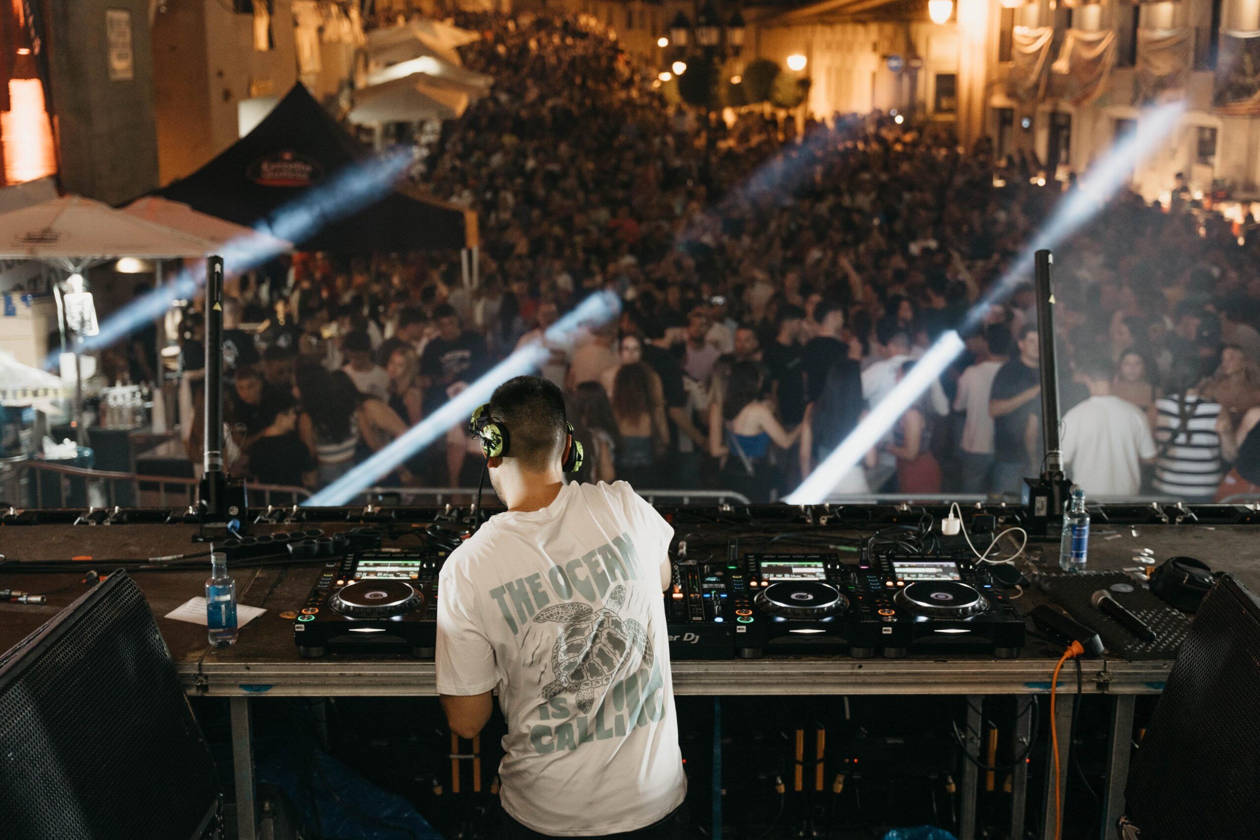 imagen artista en evento wav